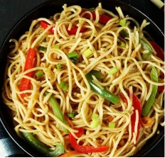 HAKKA NOODLES