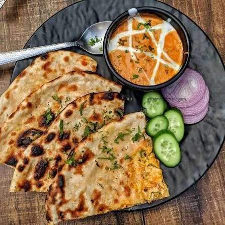 CHEESE NAAN WITH GRAVY